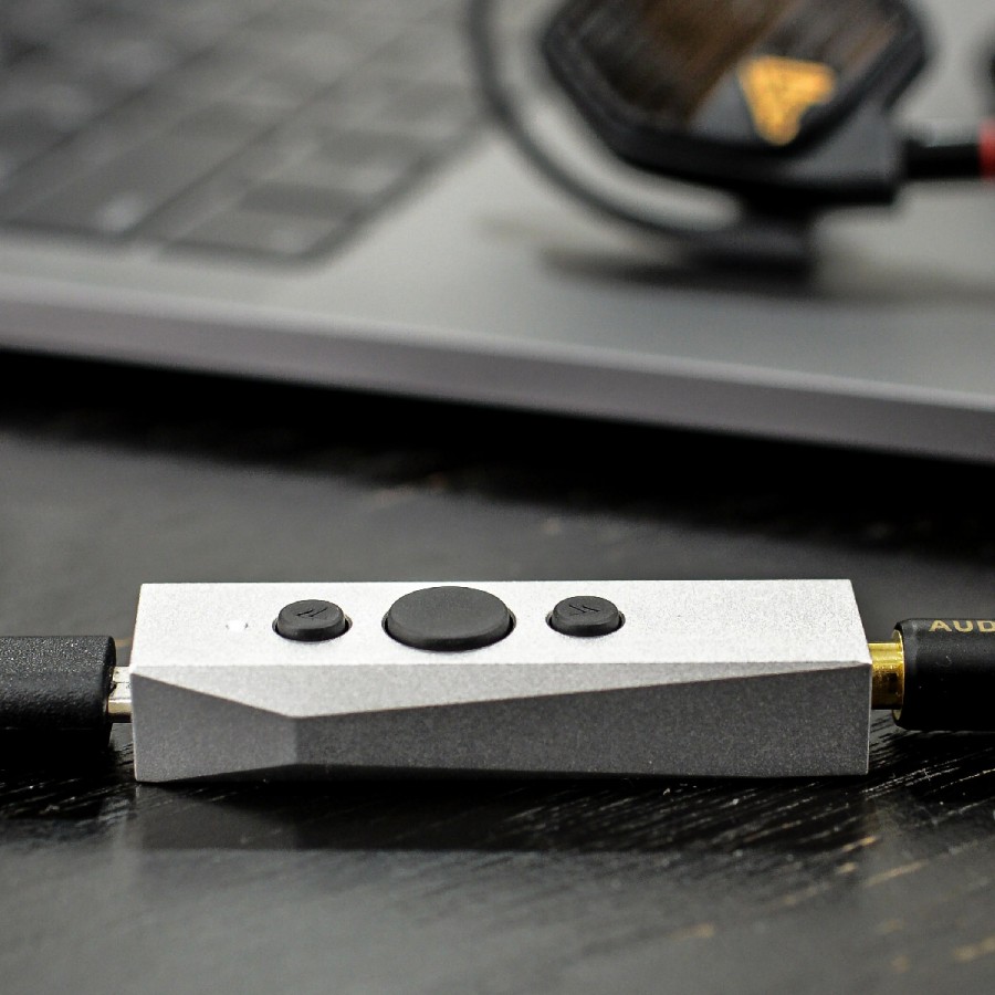 miniDSP ILDSP headphone amplifier equalizer vocal bile taste portable