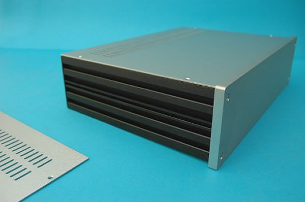 https://www.audiophonics.fr/images2/HIFI2000_GALAXY-ALUMINIUM-COVER_SILVER_3.jpg