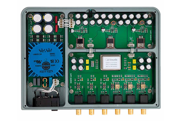 Photo of the inside of the LHY AUDIO OCK-2 master clock