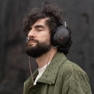 Man wearing MEZE LIRIC II Headphone Isodynamic Closed Circumaural 61 Ohm 4Hz - 92kHz