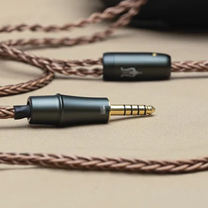 MEZE LIRIC II Headphone Isodynamic Closed Circumaural 61 Ohm 4Hz - 92kHz : connectors