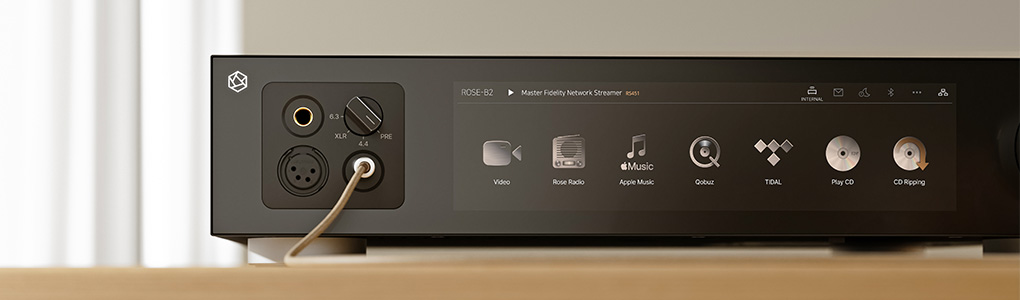 Rose HiFi RS451 : En fonctionnement sur une table