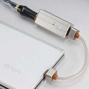HiFi TC44Pro E3 connected to a smartphone