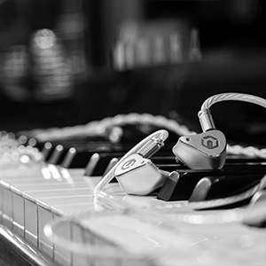 CrinEar Reference : on a piano