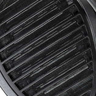 Photo de l'oreillette du Arya Organic et de sa grille ouverte