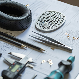 Meze Empyrean II : Composants sur une table