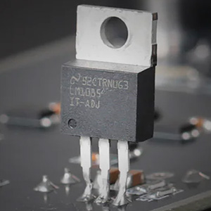 Douk Audio D2 : Voltage regulator