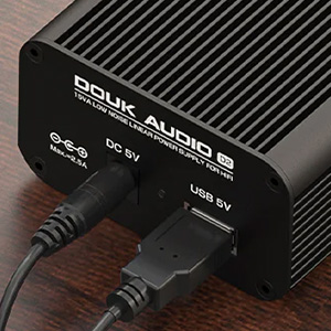 Douk Audio D2 : USB and DC Jack outputs