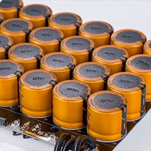 EVERSOLO AMP-F8: Capacitors