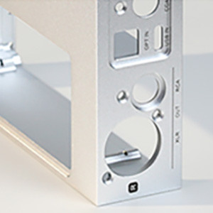 SMSL R100 : Ch&acirc;ssis en aluminium CNC