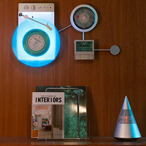 TRETTITRE TTT-DP3 avec lecteur cassette TTT-CP3 et la platine vinyle TTT-LP3, accroch&eacute;s au mur