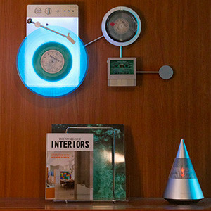 Trettitre TTT-CP3, lecteur CD TTT-DP3 et la platine vinyle TTT-LP3 accroch&eacute; au mur